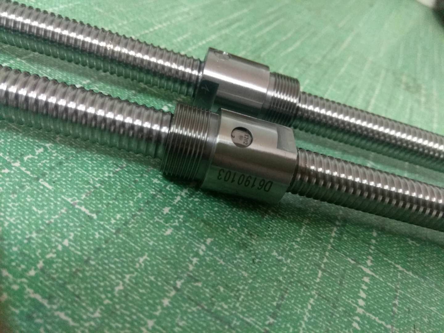 滚珠丝杆