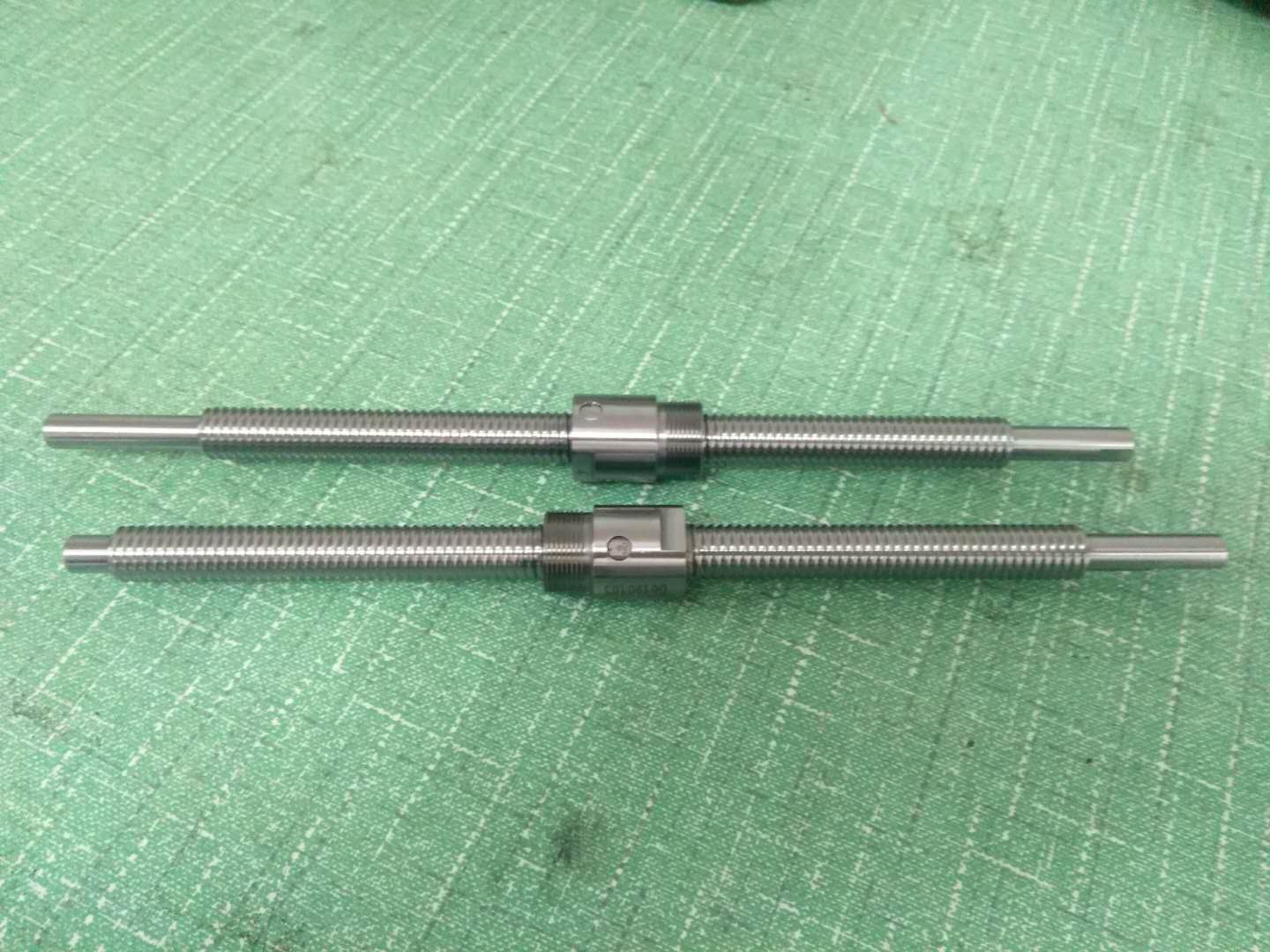 滚珠丝杆