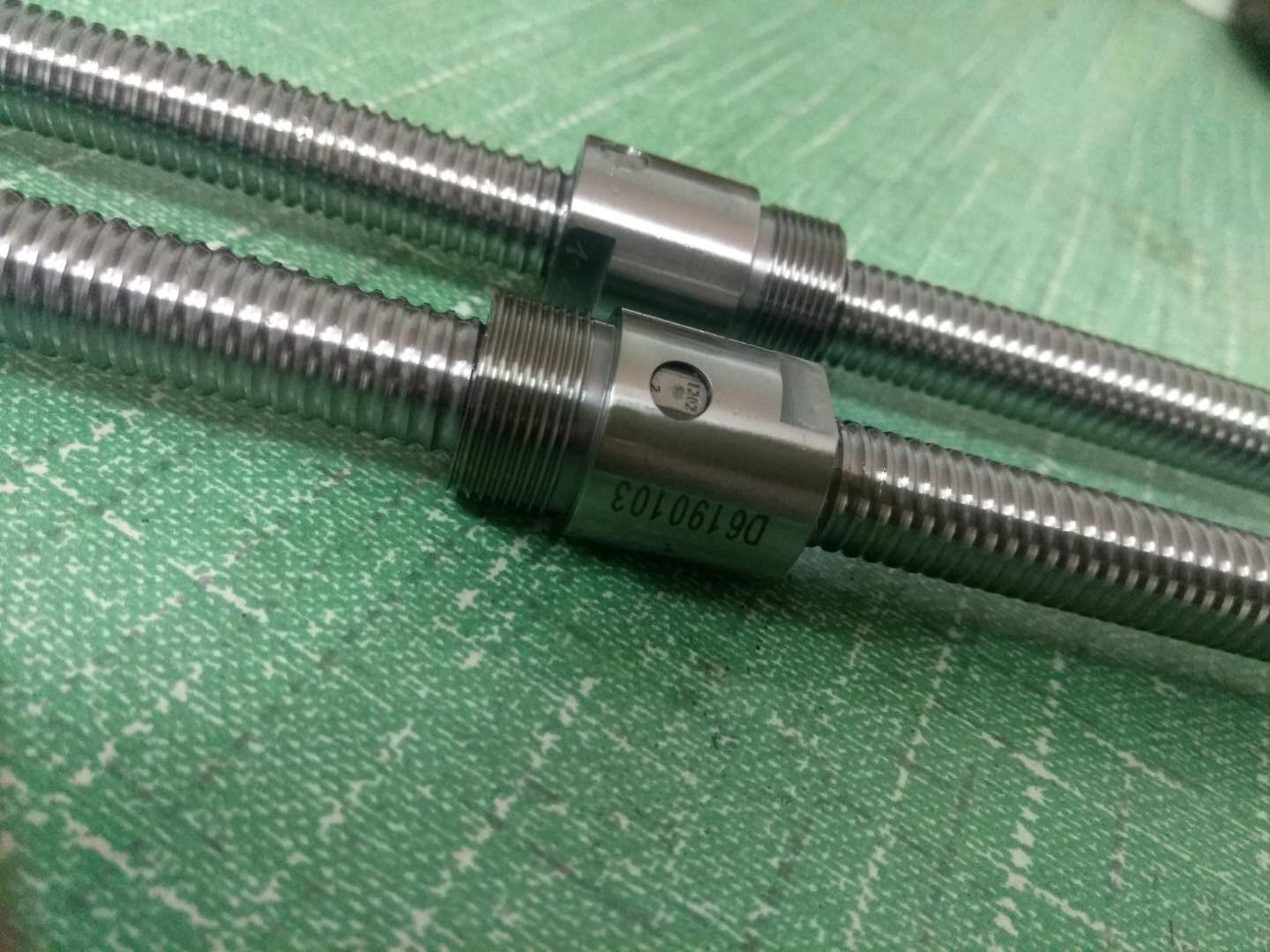 滚珠丝杆